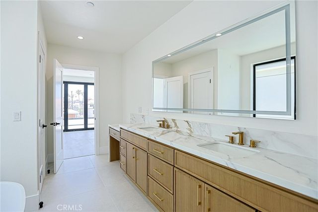 109 9th, Huntington Beach, CA 92648