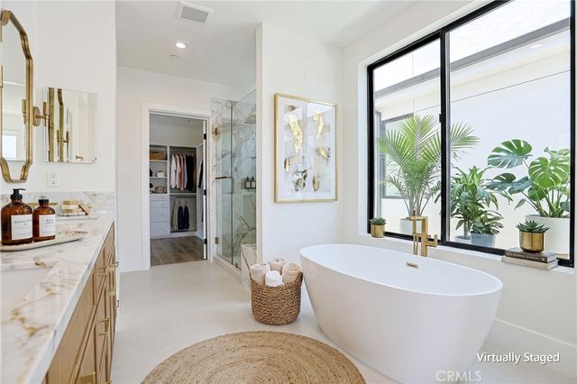 109 9th, Huntington Beach, CA 92648