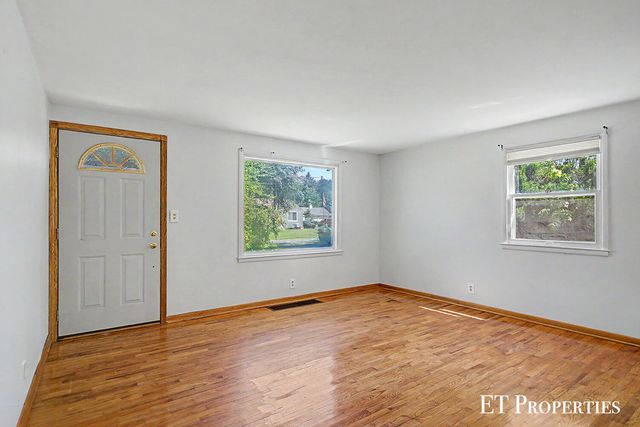 3739 Grape Avenue Ne, Plainfield Twp, MI 49525