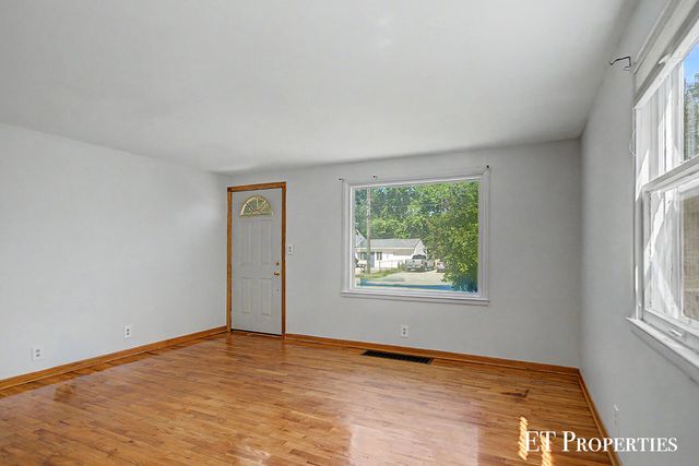 3739 Grape Avenue Ne, Plainfield Twp, MI 49525