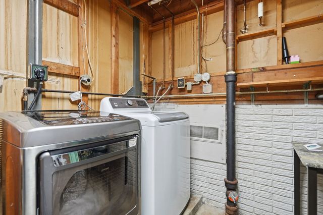 1804 W 54th Street, Davenport, IA 52806