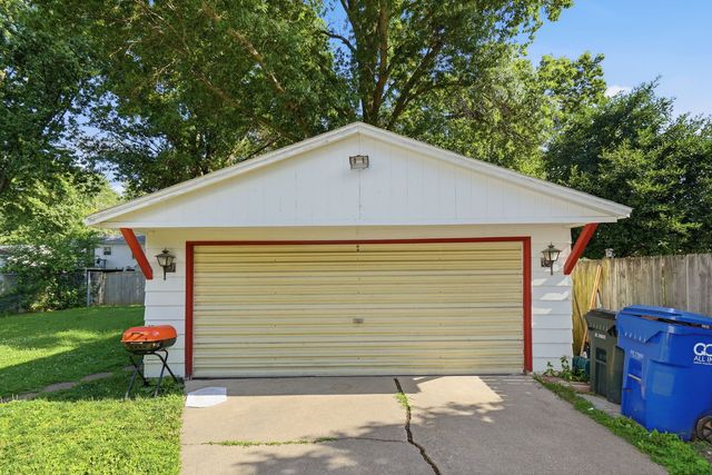 1804 W 54th Street, Davenport, IA 52806