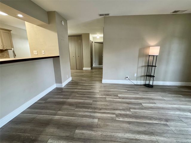 5981 Arapaho Road 303, Dallas, TX 75248