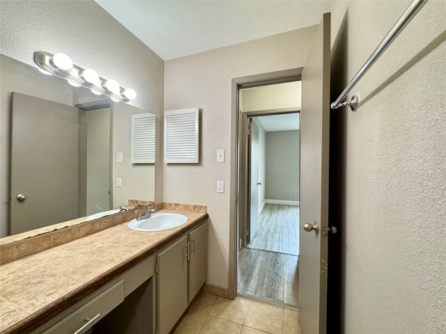 5981 Arapaho Road 303, Dallas, TX 75248