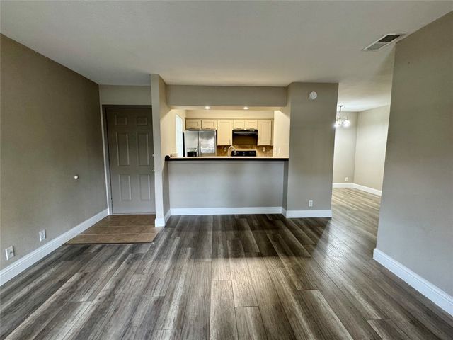 5981 Arapaho Road 303, Dallas, TX 75248