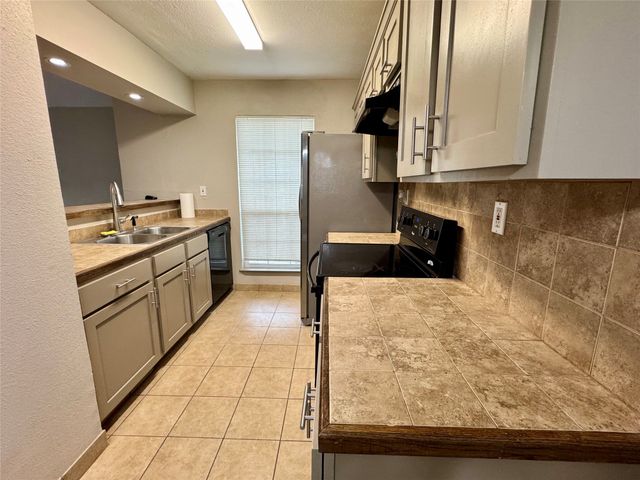 5981 Arapaho Road 303, Dallas, TX 75248