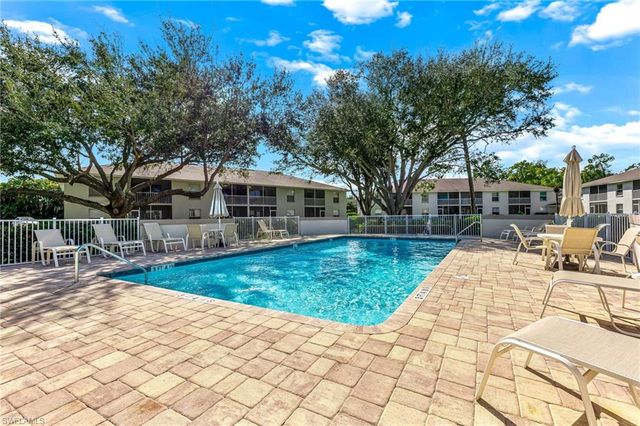 1358 Derbyshire CT # F102, Naples, FL 34116