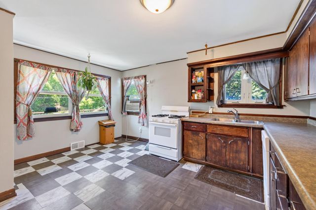 725 California Avenue E, Saint Paul, MN 55106