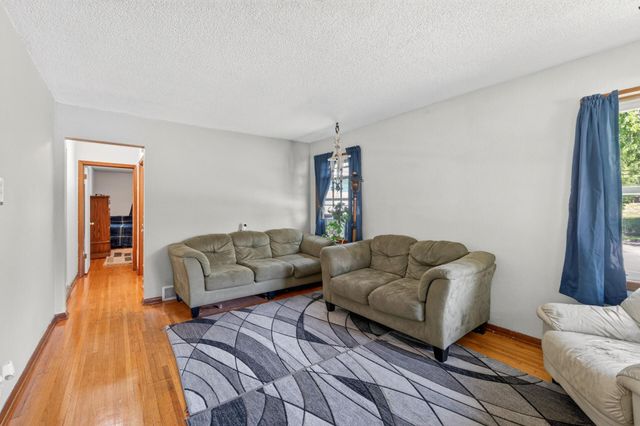 725 California Avenue E, Saint Paul, MN 55106