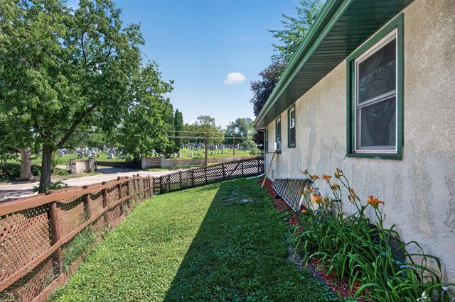 725 California Avenue E, Saint Paul, MN 55106