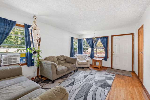 725 California Avenue E, Saint Paul, MN 55106