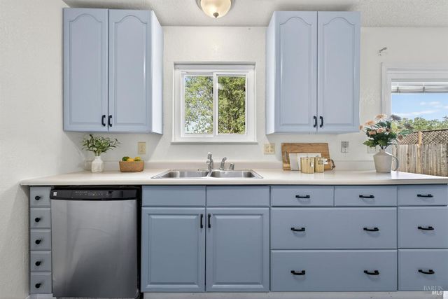 9865 Sunray Pl, Windsor, CA 95492