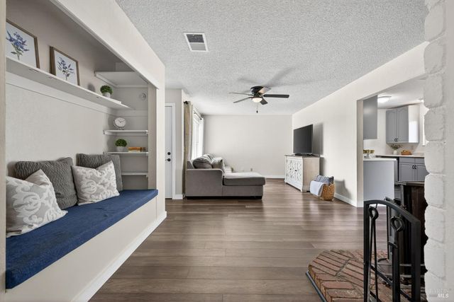 9865 Sunray Pl, Windsor, CA 95492