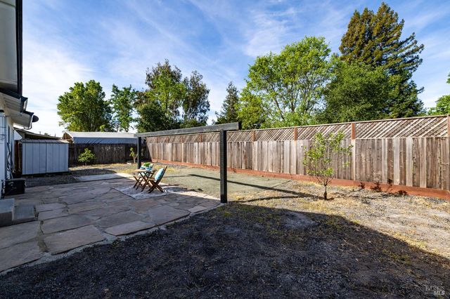 9865 Sunray Pl, Windsor, CA 95492