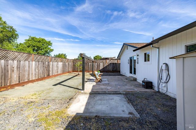 9865 Sunray Pl, Windsor, CA 95492