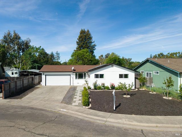 9865 Sunray Pl, Windsor, CA 95492