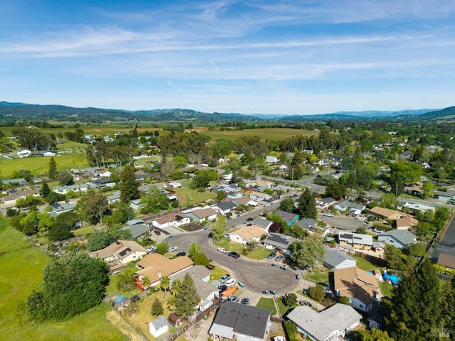 9865 Sunray Pl, Windsor, CA 95492