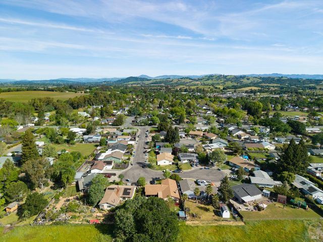 9865 Sunray Pl, Windsor, CA 95492