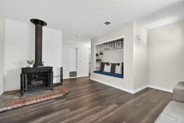 9865 Sunray Pl, Windsor, CA 95492