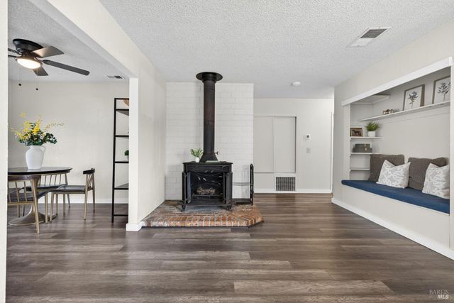 9865 Sunray Pl, Windsor, CA 95492