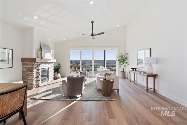 3527 E Warm Springs Ave, Boise, ID 83716