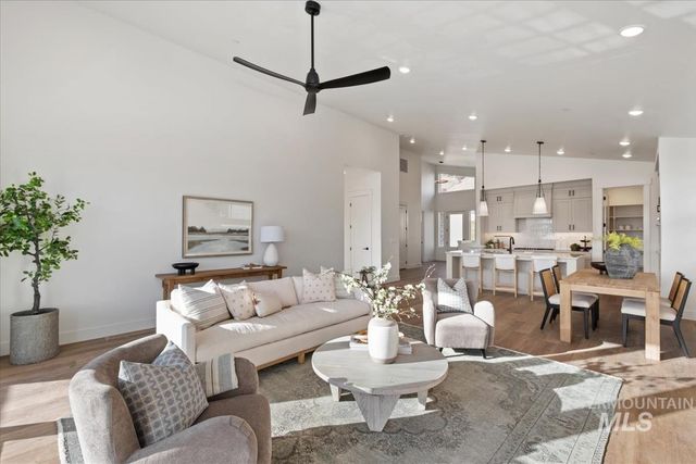 3527 E Warm Springs Ave, Boise, ID 83716