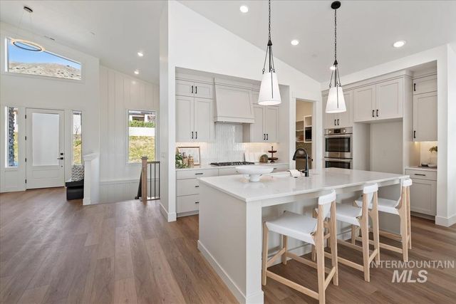 3527 E Warm Springs Ave, Boise, ID 83716