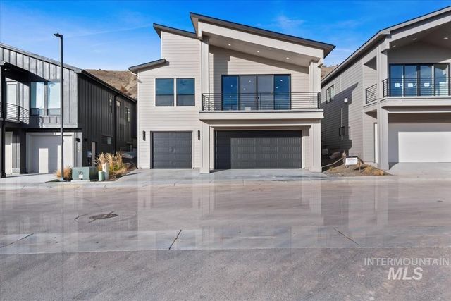 3527 E Warm Springs Ave, Boise, ID 83716