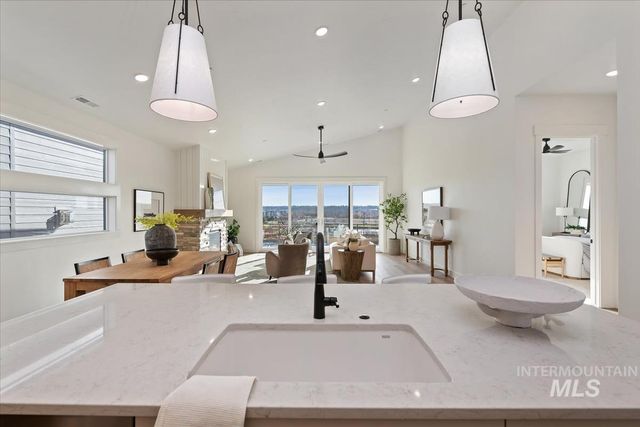 3527 E Warm Springs Ave, Boise, ID 83716