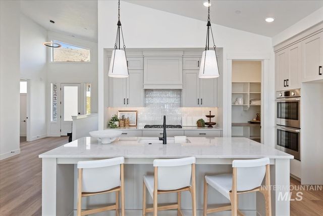 3527 E Warm Springs Ave, Boise, ID 83716