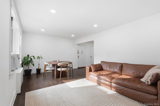 14 Soundview Avenue 31, White Plains, NY 10606