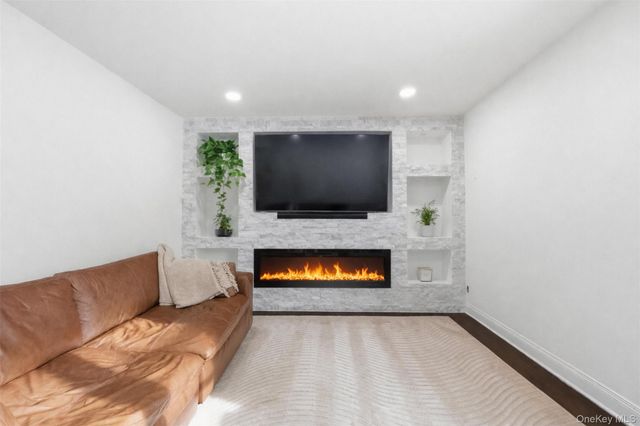 14 Soundview Avenue 31, White Plains, NY 10606