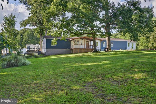 1837 EASTHAM RD, Bumpass, VA 23024