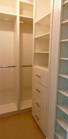 300 S Biscayne Blvd T-3011, Miami, FL 33131