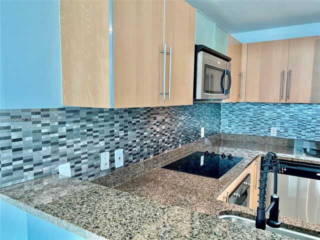 300 S Biscayne Blvd T-3011, Miami, FL 33131