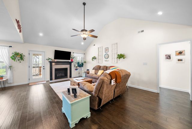 2675 Mockingbird Hill Rd, Palmyra, TN 37142