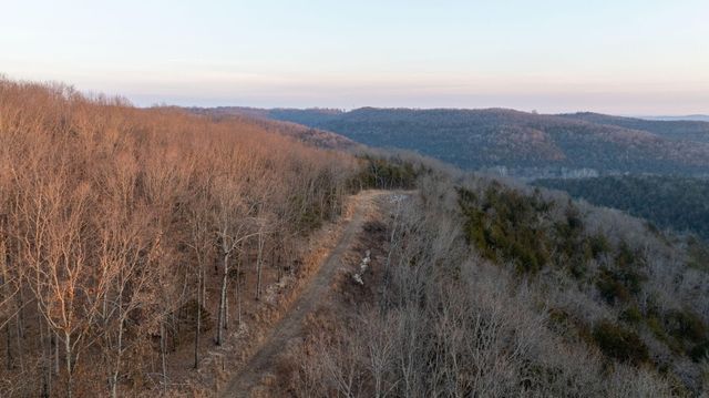 2130 Carlton Road, Hollister, MO 65672