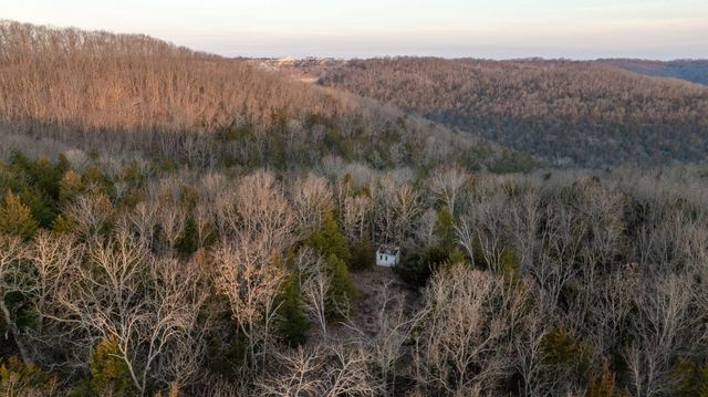 2130 Carlton Road, Hollister, MO 65672