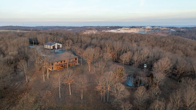 2130 Carlton Road, Hollister, MO 65672