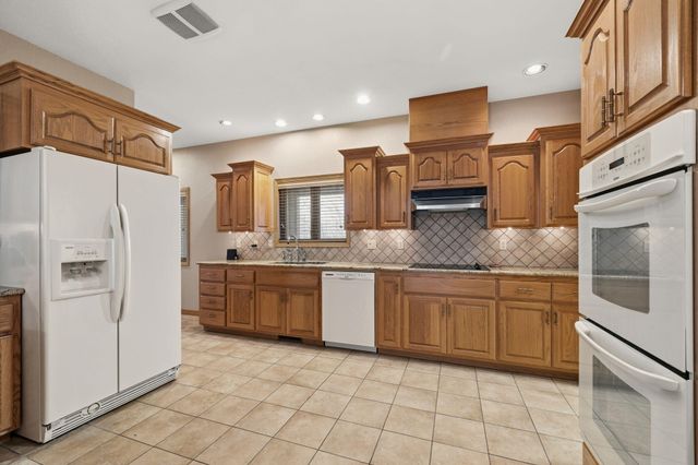 2130 Carlton Road, Hollister, MO 65672