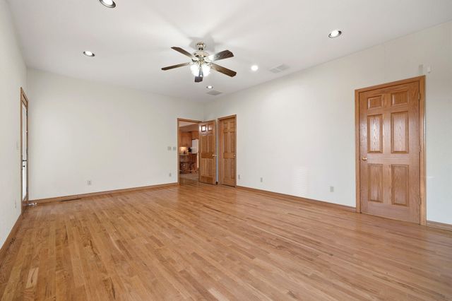 2130 Carlton Road, Hollister, MO 65672