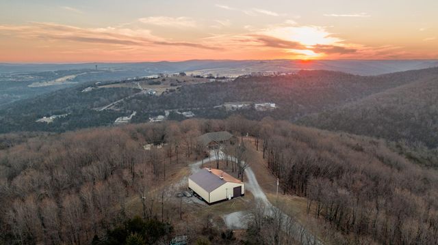 2130 Carlton Road, Hollister, MO 65672