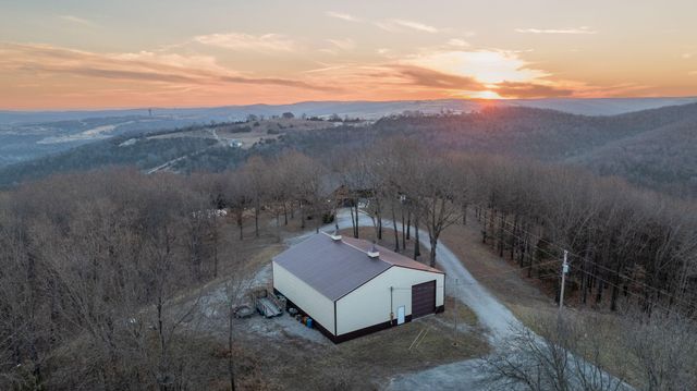2130 Carlton Road, Hollister, MO 65672
