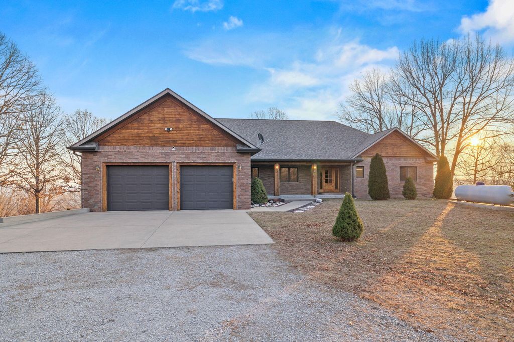 2130 Carlton Road, Hollister, MO 65672