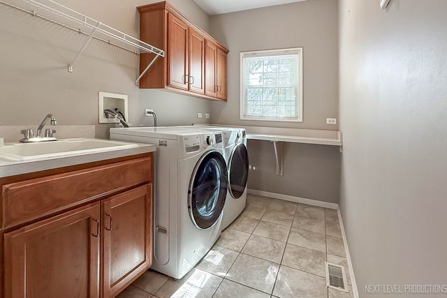 2308 Hancock Court, Naperville, IL 60564