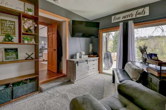 1428 Acacia Club Road, Hollister, MO 65672