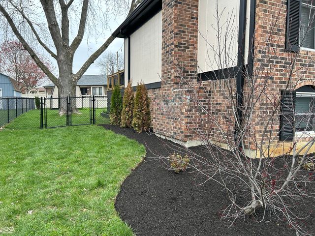 8902 Royal Meadow Drive, Indianapolis, IN 46217