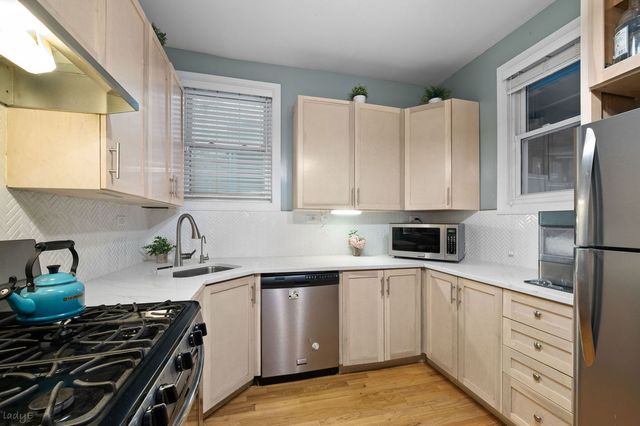 2621 W Haddon Street, Chicago, IL 60622