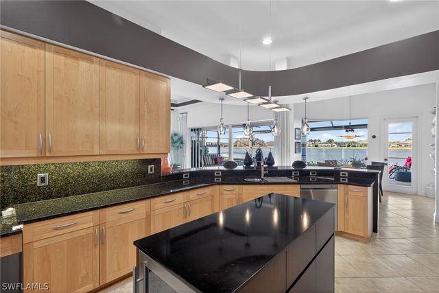 12095 WICKLOW LN, Naples, FL 34120