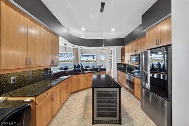 12095 WICKLOW LN, Naples, FL 34120